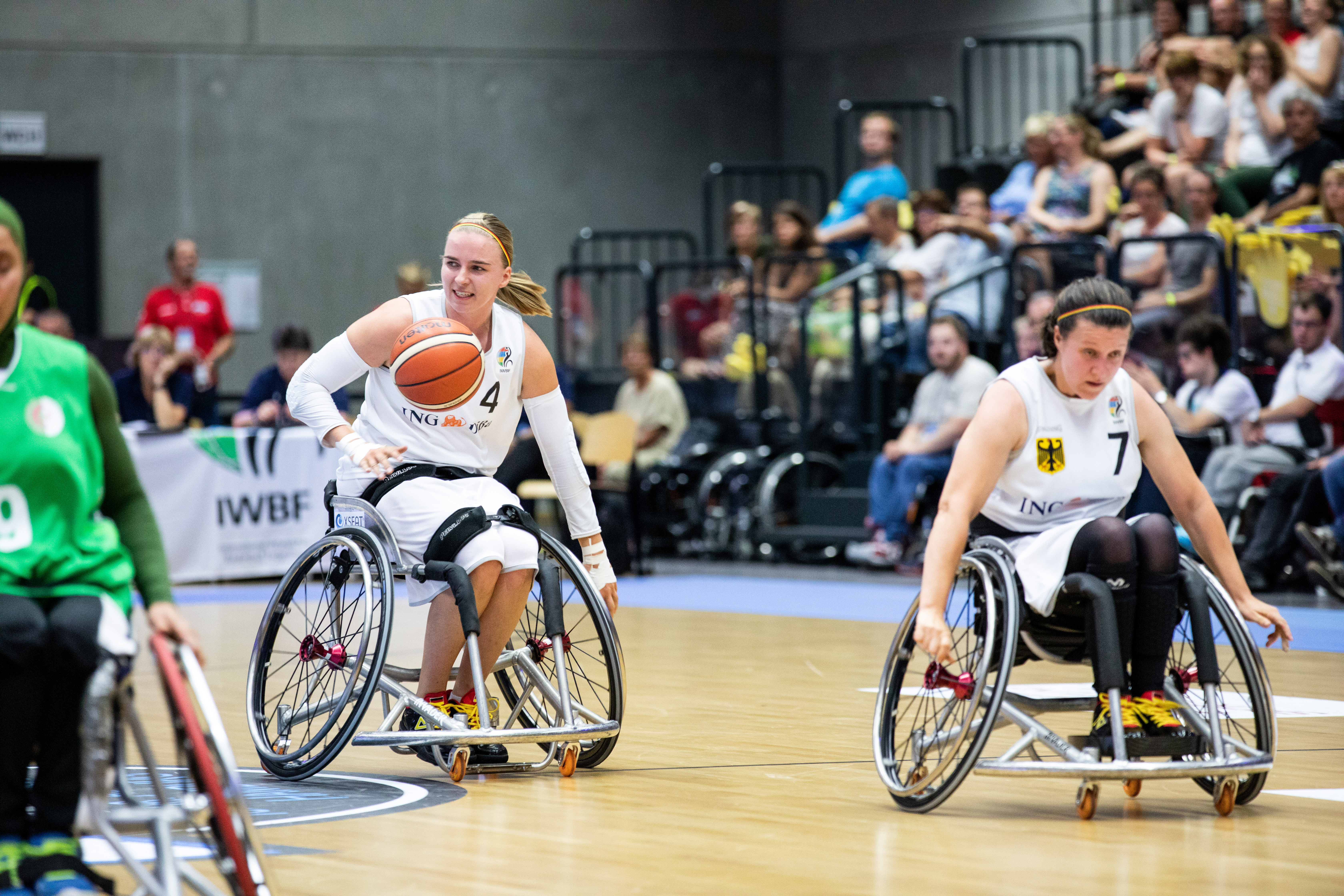 Mareike Miller im Rollstuhl beim Spiel. | Foto: Steffie Wunderl