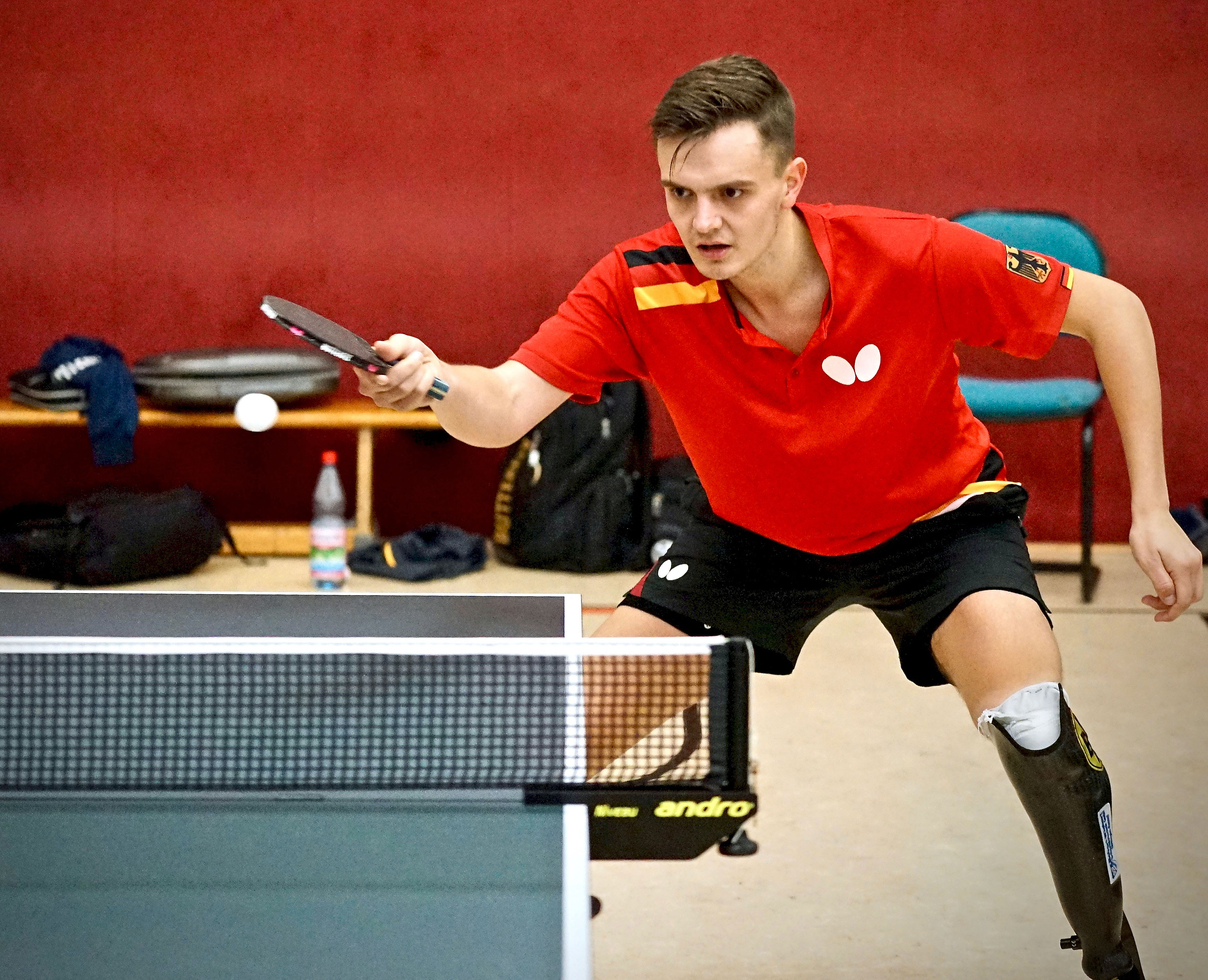Yannik Rüddenklau an der Tischtennisplatte | Foto: Hannes Doesseler